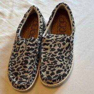Hey Dude Womenss Black and White Leopard Sneakers